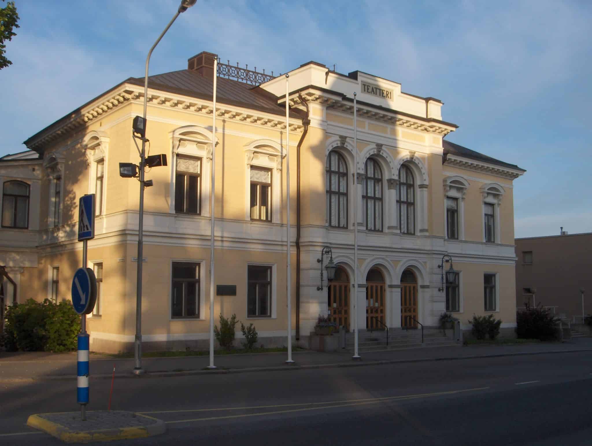 Roikkuva teini pillua