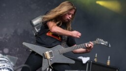 Suomalainen metallimusiikin legenda myy kitaraansa: hintapyyntö 35000 euroa