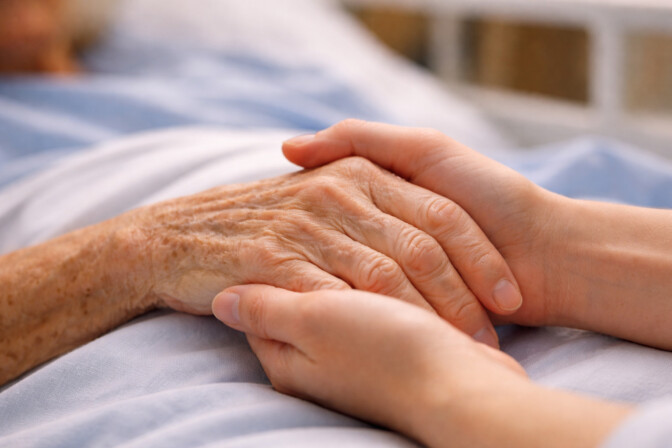 Millan tarina järkyttää suomalaisia: Lukitsi äitinsä ovet, jotta tätä ei kotiutettaisi enää