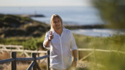 Sami Kurosen työnantaja vaati miestä leikkaamaan tukkansa – tällaisena et ole häntä nähnyt