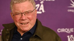 94-vuotias näyttelijälegenda julkaisee metallilevyn