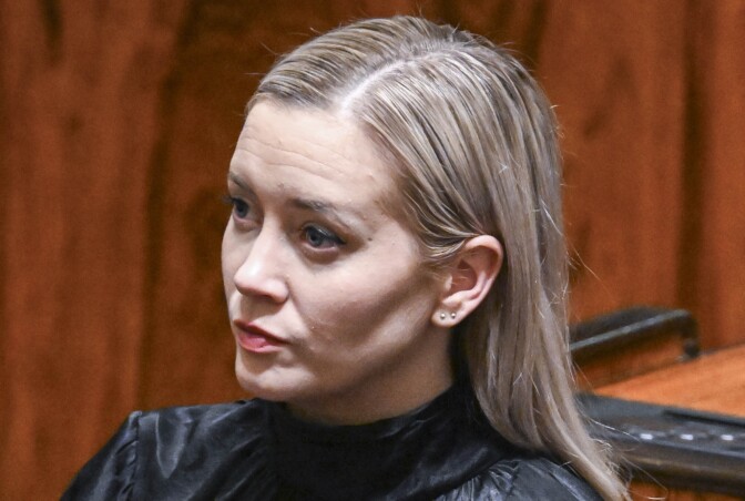 Sofia Virta julkaisi itkuisen videon – kävelee kadulla ja pälyilee peloissaan ympärilleen