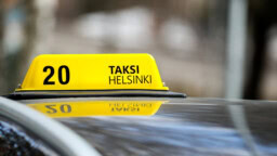 Taksi Helsinki vastaa kiristyneeseen kilpailuun radikaalilla tavalla – näin paljon matkan hinta laskee kesällä