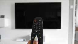 Suosikkisarjan 18. kausi alkoi TV1:ssä – haukkuja satelee: ”Eikö tämä ikinä lopu!”