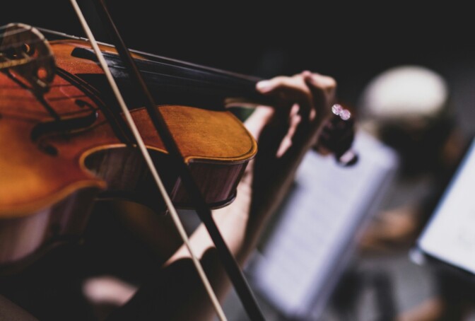 Miljoonaviulu lensi kaaressa lattialle – toimittaja kertoo tapahtumista